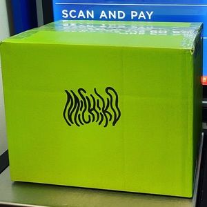 Meet your Posher, Mona